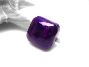 濃紫色のスギライト