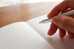 願い事を手帳に書くときの手