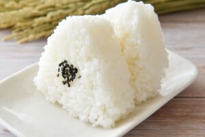 黒ごまの塩おむすび