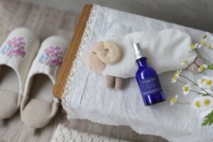 ラベンダーの精油と羊のアイピロー